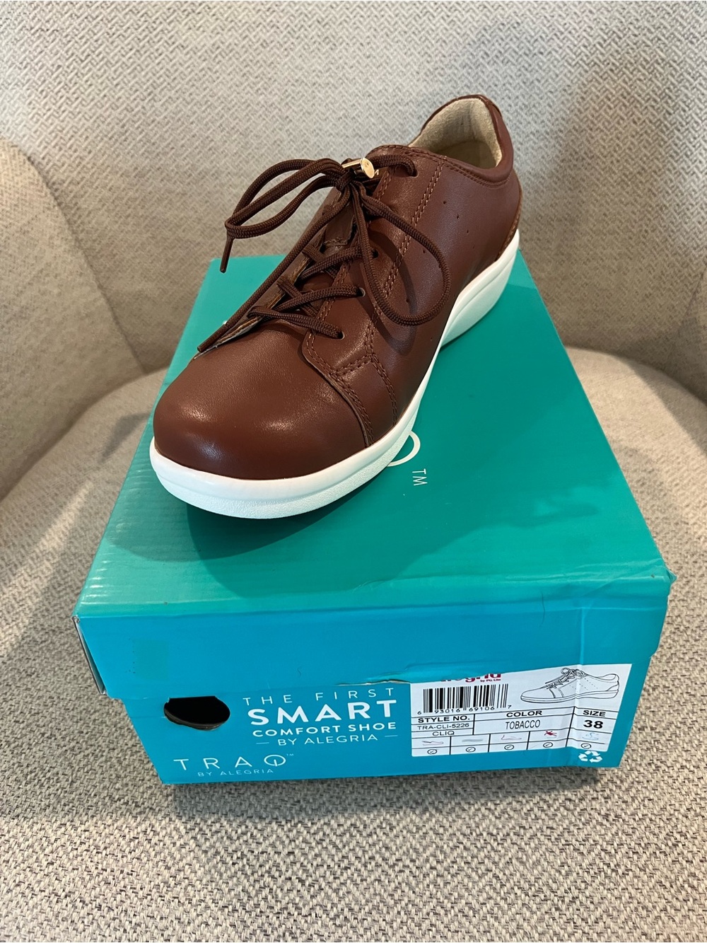 Women's Brown Leather Lace-Up Comfort Sneakers